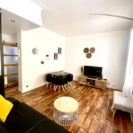 Grand T2 En Rez De Chaussee Avec Grande Terrasse Proche Du Centre Tramway A 2 Mn Apartment *